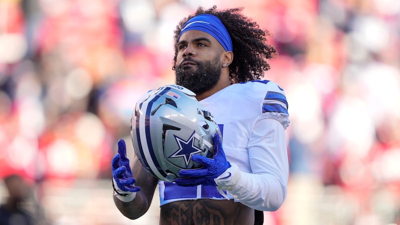 Dallas Cowboys running back Ezekiel Elliott warms up before an NFL divisional round playoff...